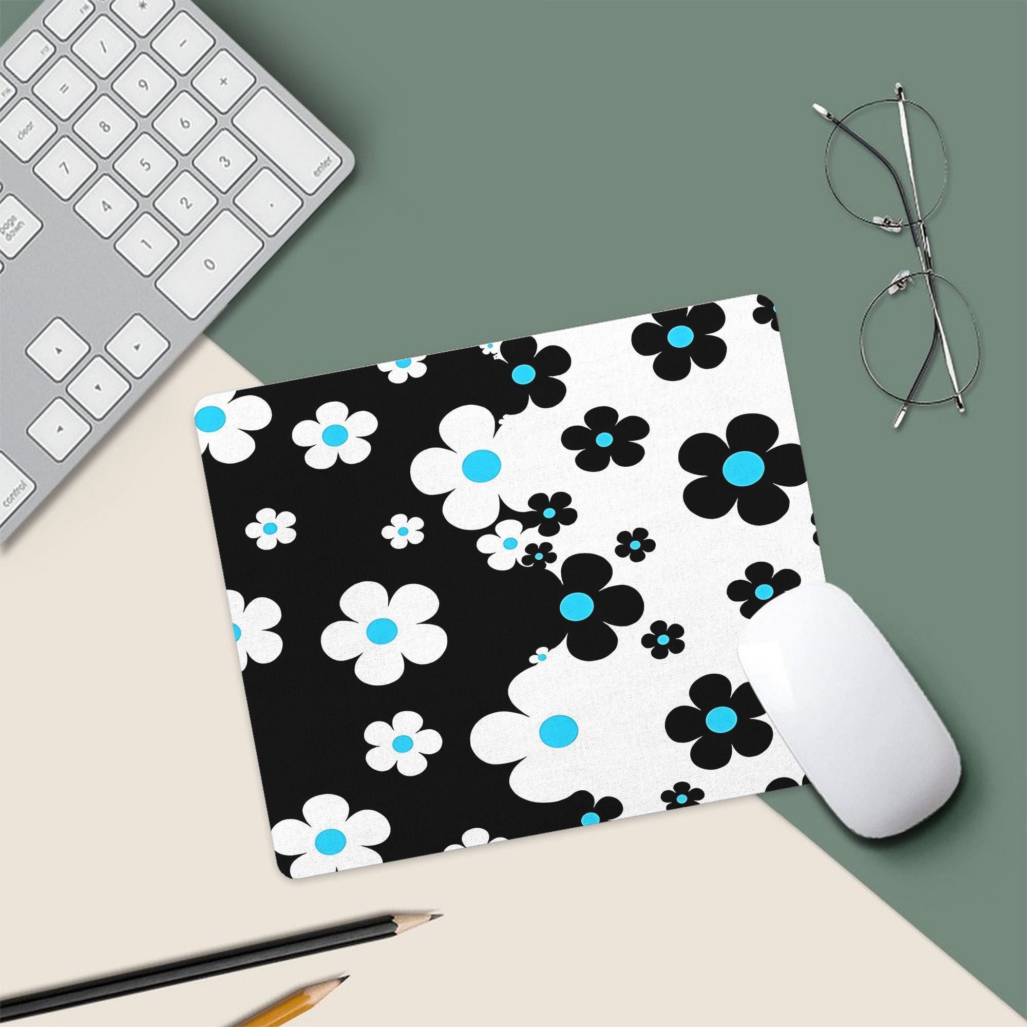 1pc a Mouse Pad Featuring a 60S Pop Design with Small Black And White Flowers And Blue Centers, Suitable for Both Office Use And Gaming, Designed for Multifunctional Practicality